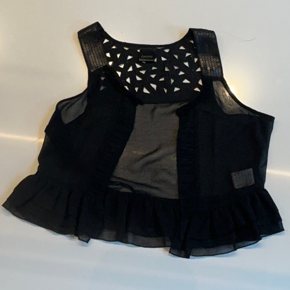 Chic Black Sleeveless Crop Tank with Ruffled Cut Outs
